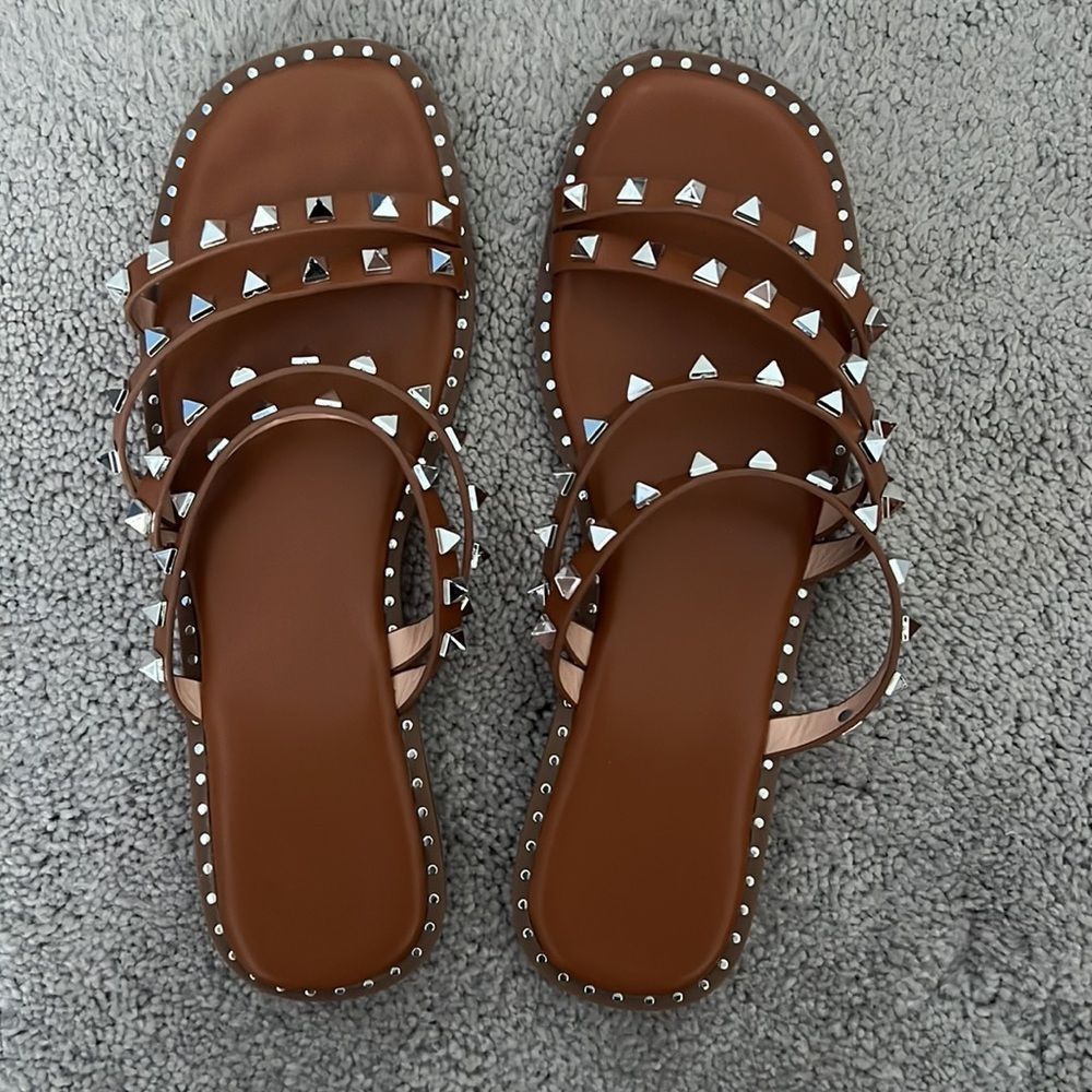 Studded Decor Sandals 🤎